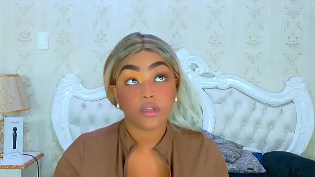 Snapshot of TianahGlow chatting on 17, 10, 2025 TianahGlow online show from 17, 10, 2025