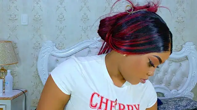 Snapshot of TianahGlow chatting on 29, 10, 2025 TianahGlow online show from 29, 10, 2025