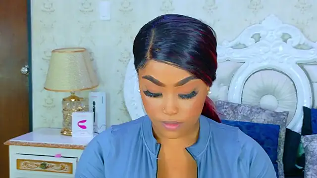 Snapshot of TianahGlow chatting on 31, 10, 2025 TianahGlow online show from 31, 10, 2025