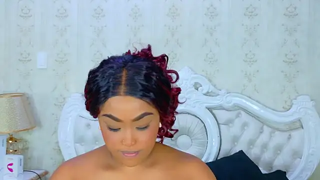 Snapshot of TianahGlow chatting on 6, 11, 2025 TianahGlow online show from 6, 11, 2025