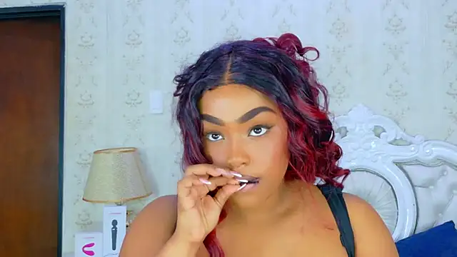 Snapshot of TianahGlow chatting on 8, 11, 2025 TianahGlow online show from 8, 11, 2025