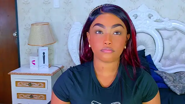 Snapshot of TianahGlow chatting on 10, 11, 2025 TianahGlow online show from 10, 11, 2025