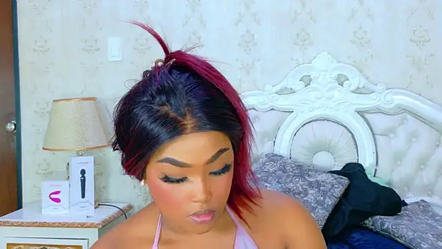 Snapshot of TianahGlow chatting on 11, 11, 2025 TianahGlow online show from 11, 11, 2025