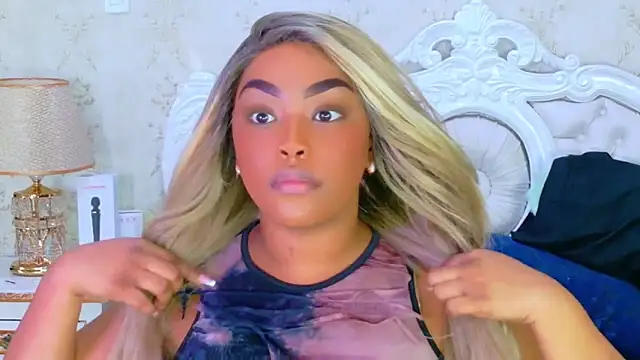 Snapshot of TianahGlow chatting on 13, 11, 2025 TianahGlow online show from 13, 11, 2025