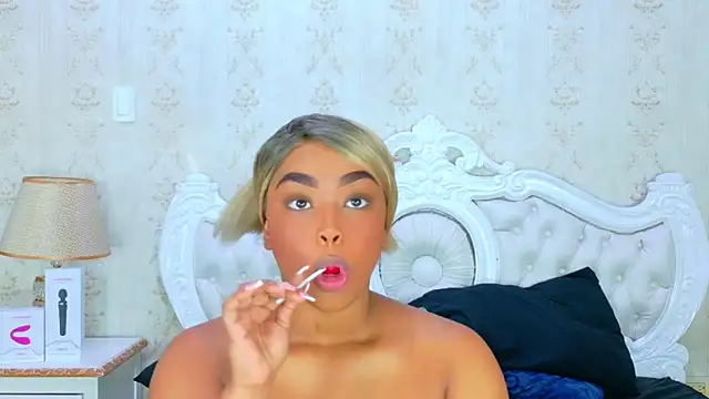 Snapshot of TianahGlow chatting on 15, 11, 2025 TianahGlow online show from 15, 11, 2025