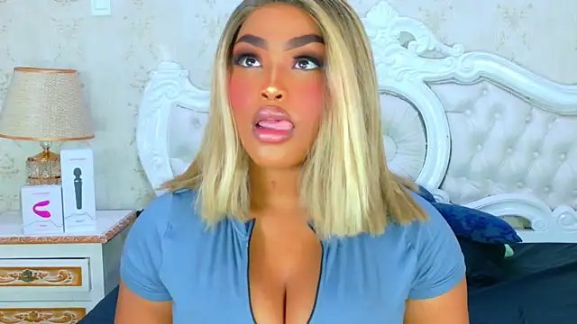 Snapshot of TianahGlow chatting on 22, 11, 2025 TianahGlow online show from 22, 11, 2025