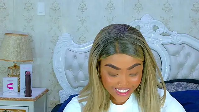 Snapshot of TianahGlow chatting on 24, 11, 2025 TianahGlow online show from 24, 11, 2025