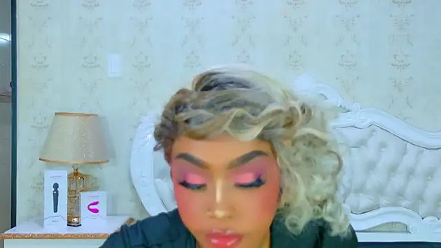 Snapshot of TianahGlow chatting on 14, 2, 2026 TianahGlow online show from 14, 2, 2026