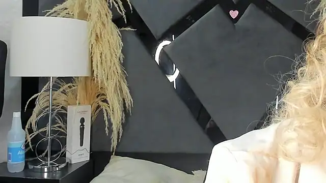 Snapshot of TianahGlow chatting on 15, 2, 2026 TianahGlow online show from 15, 2, 2026