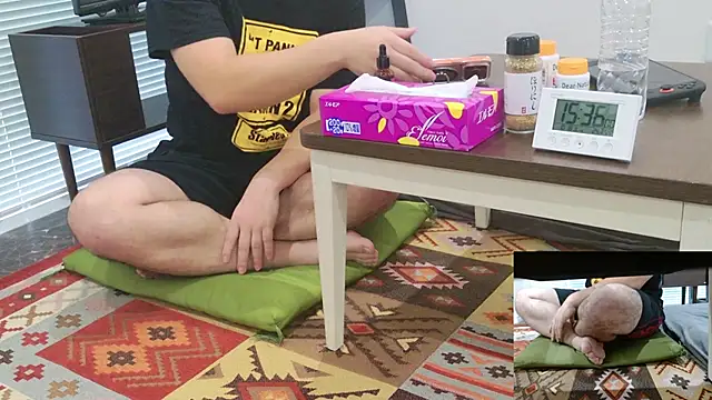 Snapshot of YARASERO-kun chatting on 18, 10, 2025 YARASERO-kun online show from 18, 10, 2025