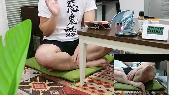 Snapshot of YARASERO-kun chatting on 1, 11, 2025 YARASERO-kun online show from 1, 11, 2025