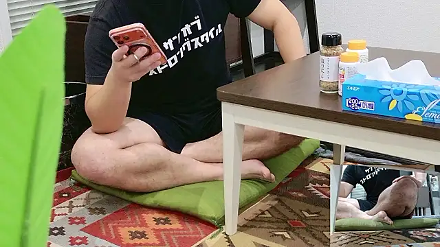 Snapshot of YARASERO-kun chatting on 10, 11, 2025 YARASERO-kun online show from 10, 11, 2025