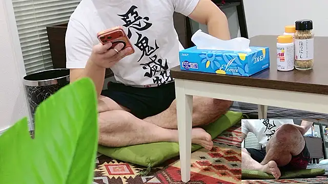 Snapshot of YARASERO-kun chatting on 13, 11, 2025 YARASERO-kun online show from 13, 11, 2025