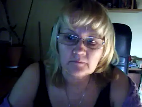 Snapshot of Violet5364 chatting on 5, 3, 2025 Violet5364 online show from 5, 3, 2025