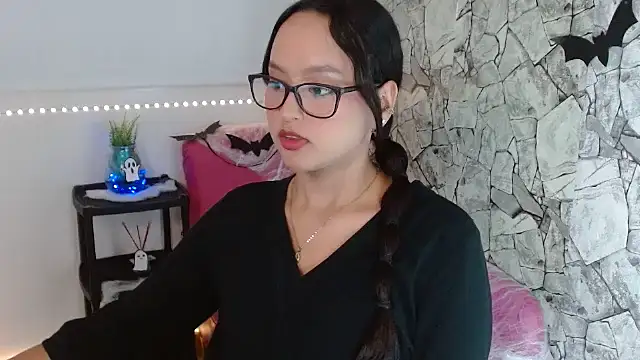 Emilybateee online show from 29, 10, 2025