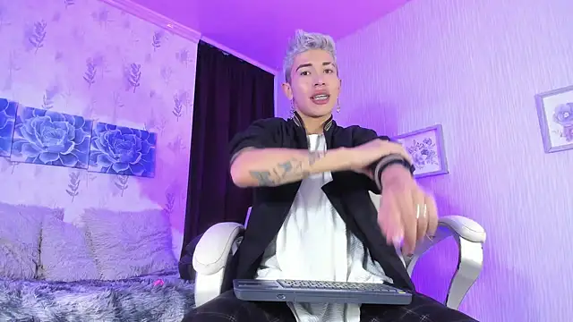 Snapshot of Ianwayne chatting on 21, 2, 2025 Ianwayne online show from 21, 2, 2025