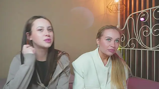 girlstirp online show from 17, 2, 2025