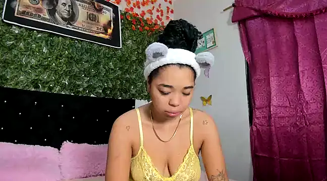 Mishellehot 10 online show from 10, 3, 2025