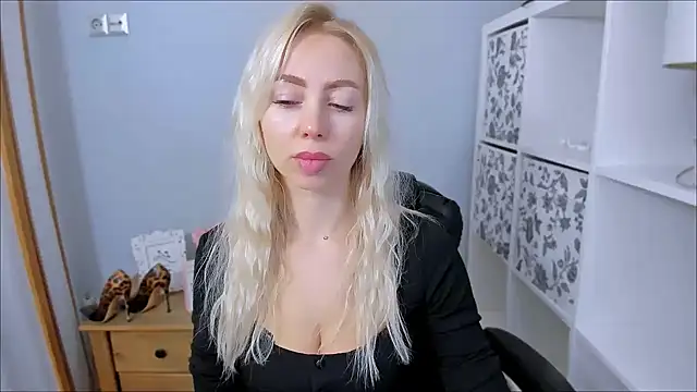 Snapshot of MargaritaRose chatting on 17, 11, 2025 MargaritaRose online show from 17, 11, 2025