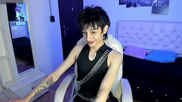 Juli Roos  online show from 9, 2, 2026