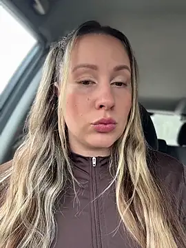 Snapshot of Mona_Plus chatting on 4, 3, 2026 Mona Plus online show from 4, 3, 2026