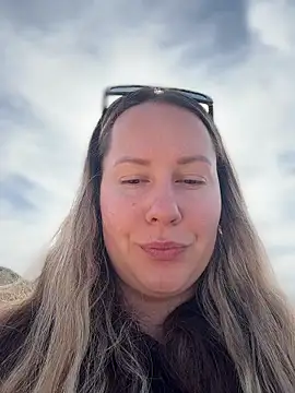 Snapshot of Mona_Plus chatting on 18, 3, 2026 Mona Plus online show from 18, 3, 2026