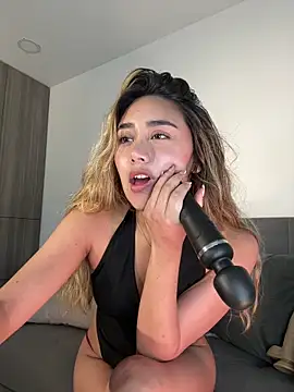 Hornyholly   online show from 8, 11, 2025