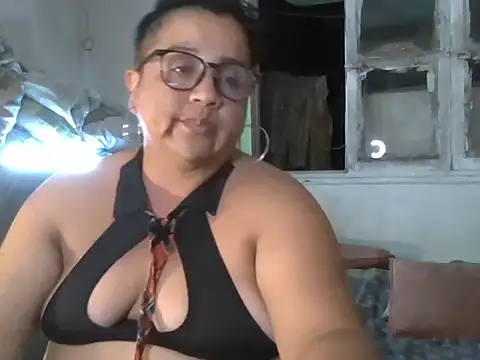 Snapshot of erinadarling79 chatting on 15, 2, 2025 erinadarling79 online show from 15, 2, 2025