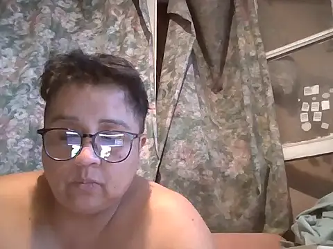 Snapshot of erinadarling79 chatting on 16, 2, 2025 erinadarling79 online show from 16, 2, 2025