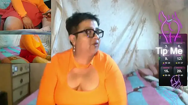 Snapshot of erinadarling79 chatting on 4, 10, 2025 erinadarling79 online show from 4, 10, 2025