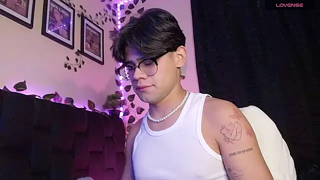 isaac-saenz online show from 25, 2, 2025