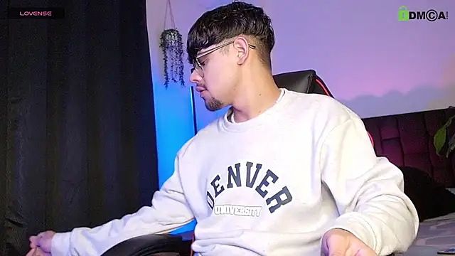 isaac-saenz online show from 6, 10, 2025