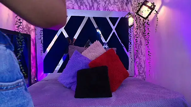 charlotte bluee online show from 4, 2, 2026