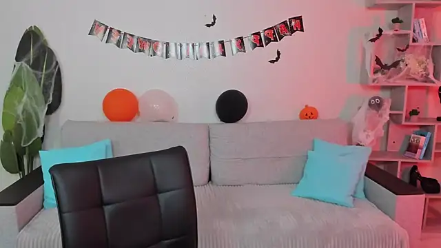 GabriellaMays online show from 30, 10, 2025