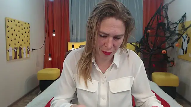 TessaDaybreak online show from 10, 10, 2025