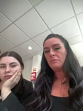 Layla Gilf Mae online show from 20, 3, 2025