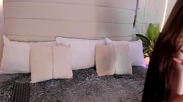 MelanieHillss online show from 14, 2, 2026