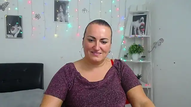 DianaMGG online show from 9, 10, 2025