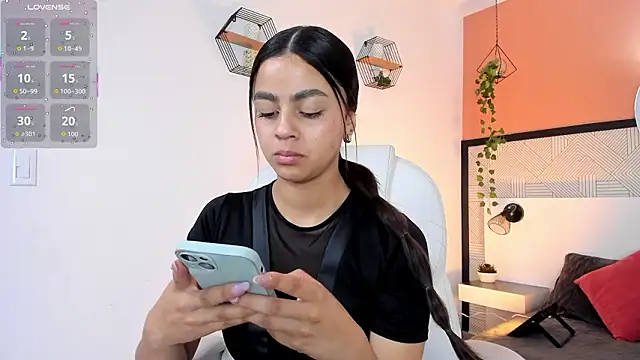 Bella walker  online show from 5, 3, 2026