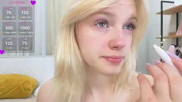 Snapshot of EdlaHewell chatting on 14, 10, 2025 EdlaHewell online show from 14, 10, 2025