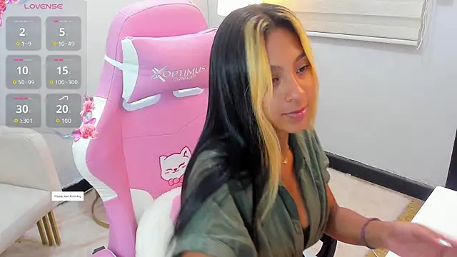 Snapshot of JasmineRoss_1 chatting on 10, 4, 2026 JasmineRoss 1 online show from 10, 4, 2026