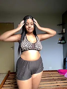 Snapshot of gatinha_18 chatting on 27, 10, 2025 gatinha 18 online show from 27, 10, 2025