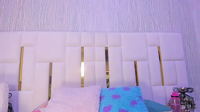 hillary uckerman  online show from 19, 10, 2025