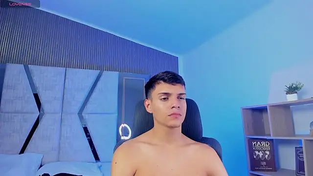 Snapshot of JacobRoberts1 chatting on 8, 10, 2025 JacobRoberts1 online show from 8, 10, 2025