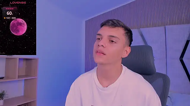 Snapshot of JacobRoberts1 chatting on 4, 11, 2025 JacobRoberts1 online show from 4, 11, 2025