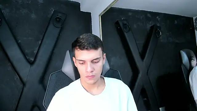 Snapshot of JacobRoberts1 chatting on 21, 11, 2025 JacobRoberts1 online show from 21, 11, 2025