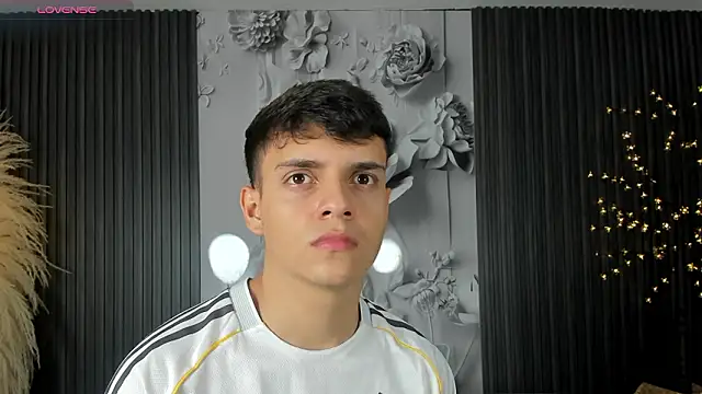 JacobRoberts1 online show from 4, 2, 2026