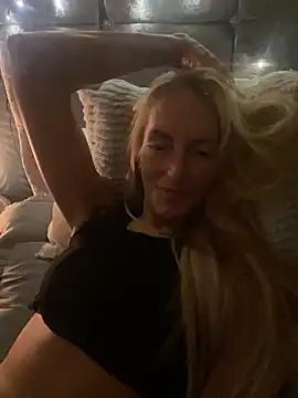 Snapshot of Fiery_Blonde_LexiX chatting on 30, 10, 2025 Fiery Blonde LexiX online show from 30, 10, 2025