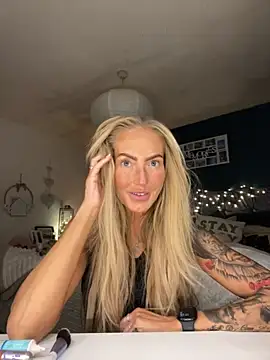 Snapshot of Fiery_Blonde_LexiX chatting on 2, 11, 2025 Fiery Blonde LexiX online show from 2, 11, 2025