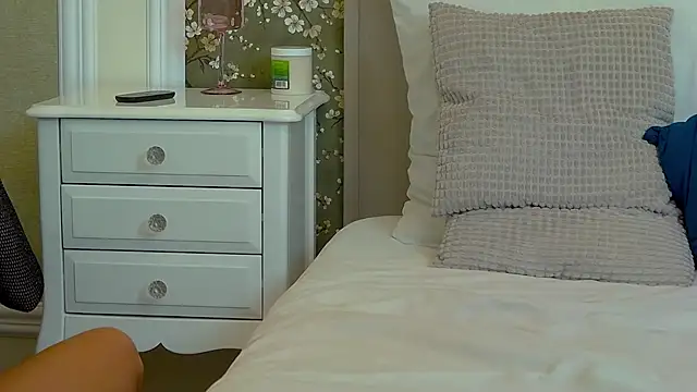 Snapshot of ScarlettShine chatting on 3, 3, 2025 ScarlettShine online show from 3, 3, 2025